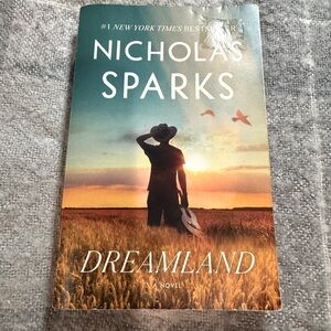 🌻5 for $15🌻 Nicholas Sparks 'Dreamland' soft cover Book